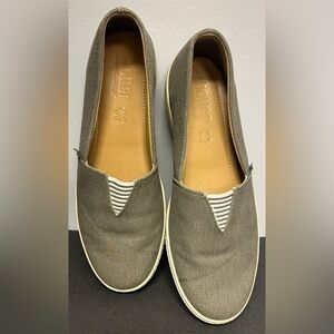 hotter- Womens slip on shoes- Size:5-1/2, Small spot on‎ right foot
